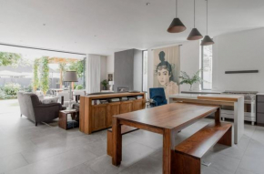 Beginnings - New Townhouse in Welcoming Heart of Newlands